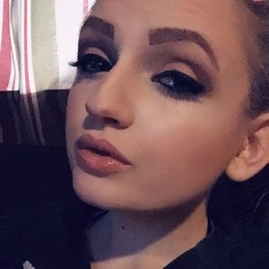 Meet your Posher, Dakota